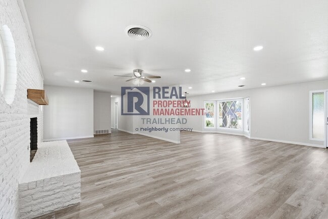 Building Photo - Spacious Modern 5 Bed / 2.5 Bath + 1 Bed / 1 Bath ADU in Wedgwood