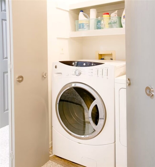 Building Photo - 106 NW Park St