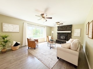 Building Photo - 450 NE Riverhill Dr