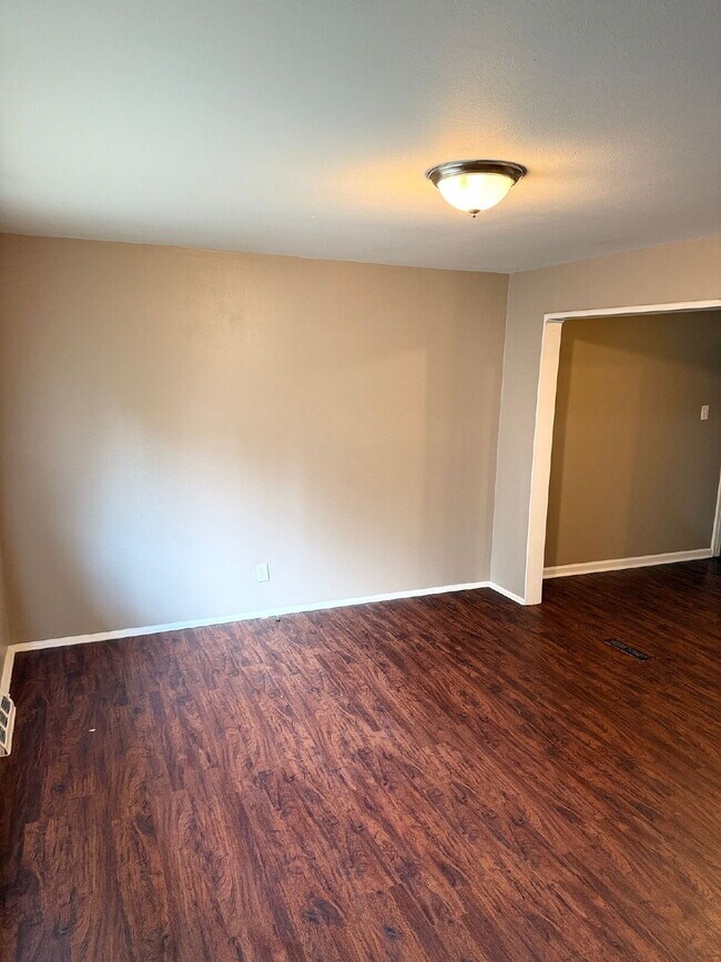 Building Photo - 2033 Bella Clare Dr
