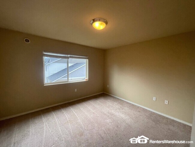 Building Photo - 5305 Military Rd E