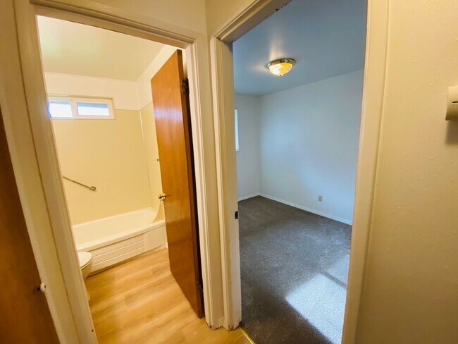 Building Photo - Charming 2-Bedroom Apartment at Fowler Court with In-Unit Washer/Dryer & Extra Storage