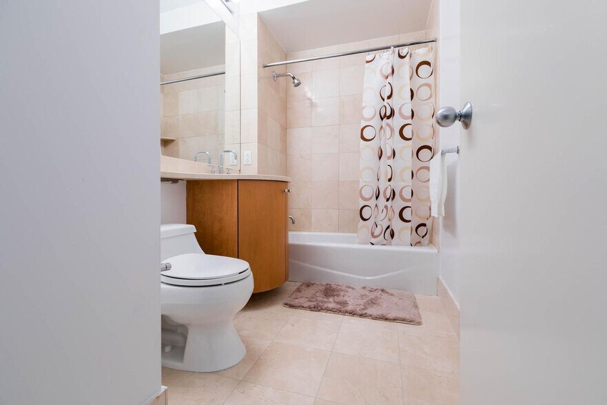 Building Photo - 47 E 33rd St