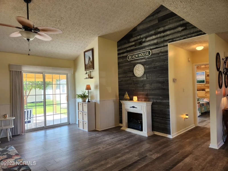 Building Photo - 105 Huntmaster Ct