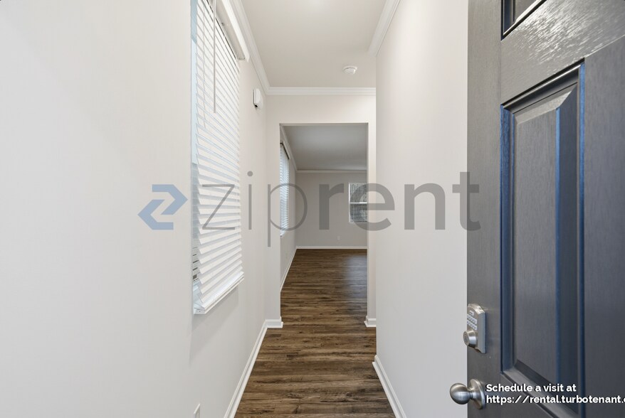 Building Photo - 2438 Bayberry St