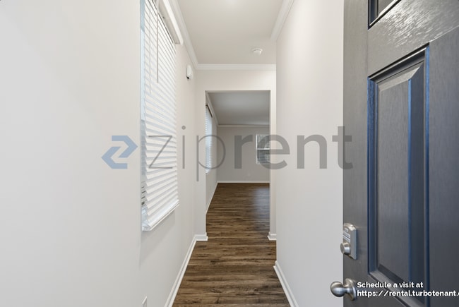 Building Photo - 2438 Bayberry St