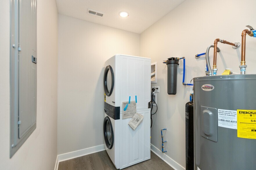 Downstairs Unit B Utility Room - 752 N Elder Ave