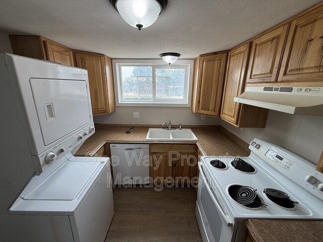 Building Photo - 820 35th Ave Ct