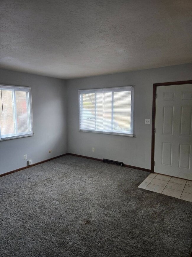 Building Photo - 2264 5th St SW