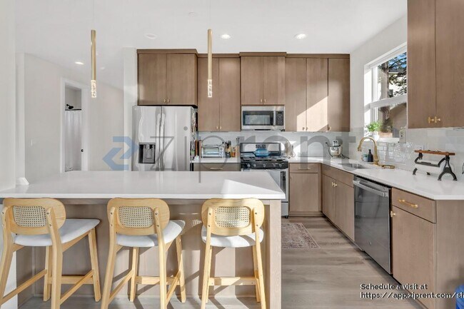 Building Photo - 15387 SE Hawthorne Mdws St