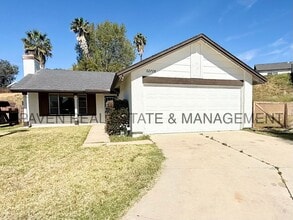 Building Photo - Cul-de-sac home