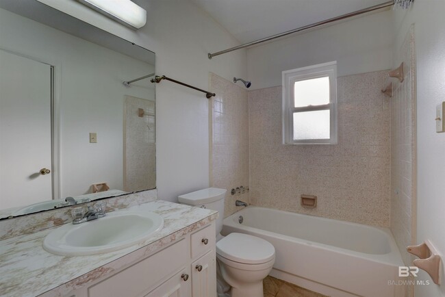 Building Photo - 54 Paddock Dr