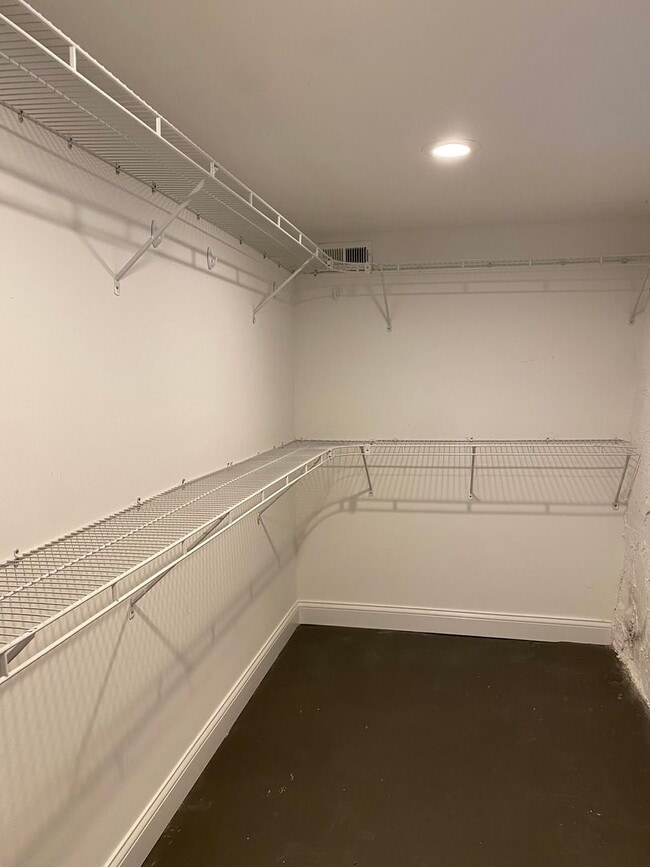 Building Photo - Renovated Home in the Grove for Rent!