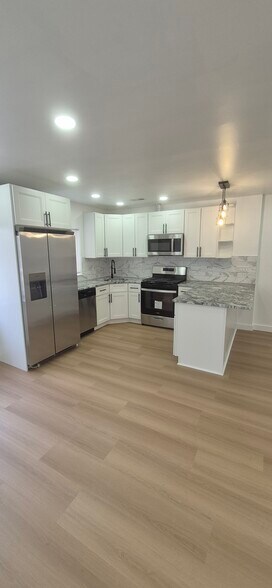 Building Photo - 8258 Rodney St