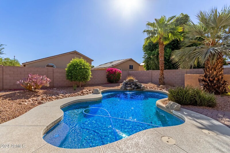 Building Photo - 15755 W Redfield Rd