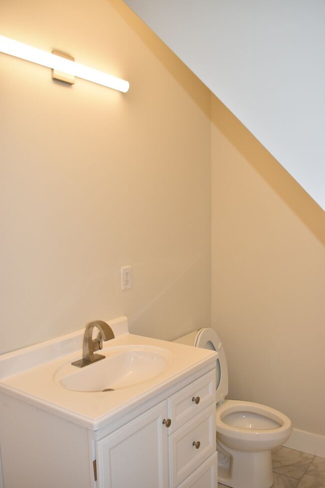 Building Photo - Renovated 3 Bedroom in Shelby Park close t...