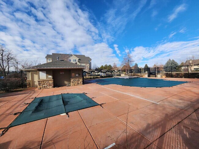 Building Photo - Spacious Two-Suite Townhome With Garage, Fireplace And Community Pool