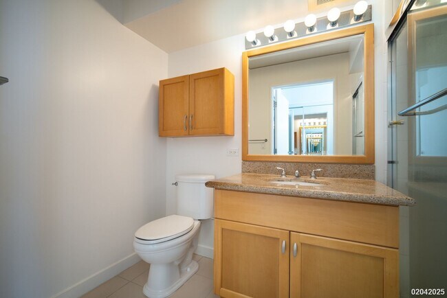 Building Photo - 2 BD/2 BA/2 Parking Condo in the Moana Pacific