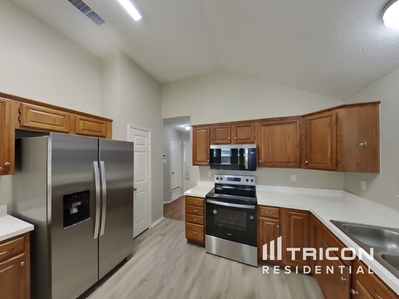 Building Photo - 2520 Clovermeadow Dr