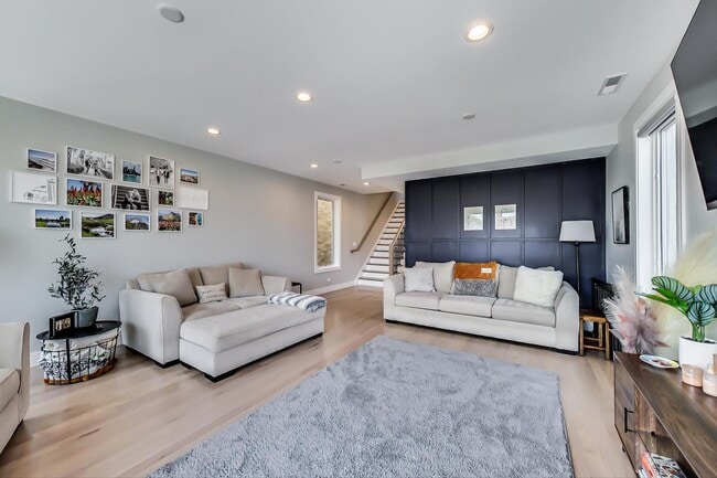 Building Photo - 2429 W Augusta Blvd