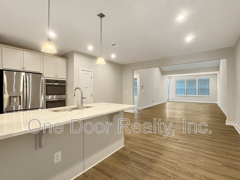 Building Photo - 105 Ironsmith Wy