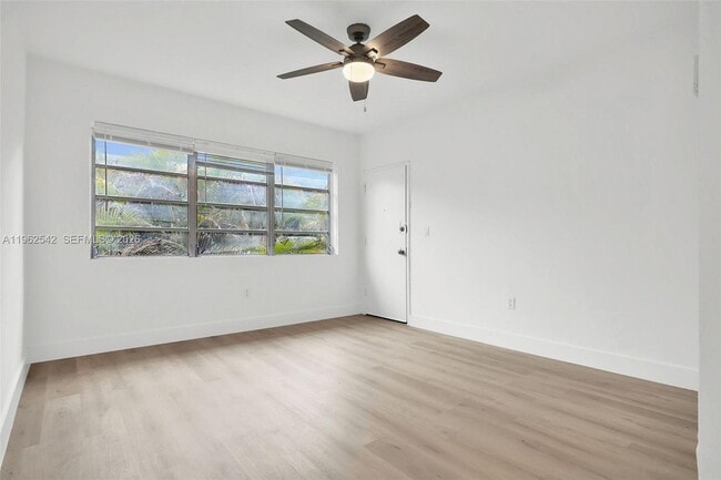 Building Photo - 4740 Pine Tree Dr