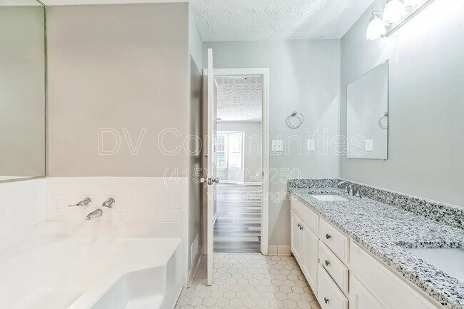 Building Photo - 2557 Ashley Cir