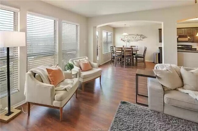 Building Photo - AVAILABLE AUGUST 2026 - Beautiful 3/2.5 Home in South College Station!