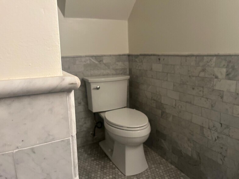 Building Photo - 484 Columbus Ave