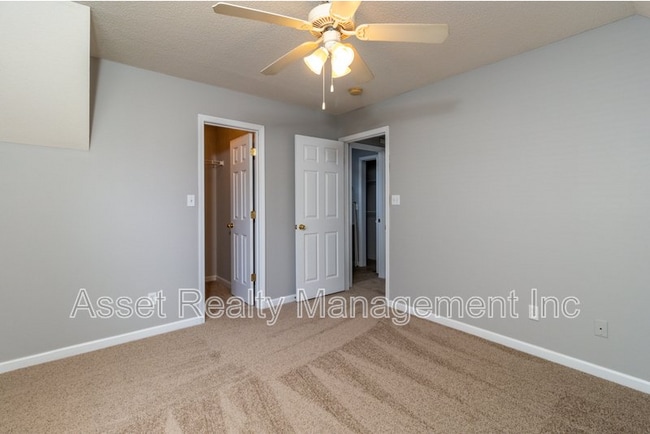 Building Photo - 913 Hazelbrook Way