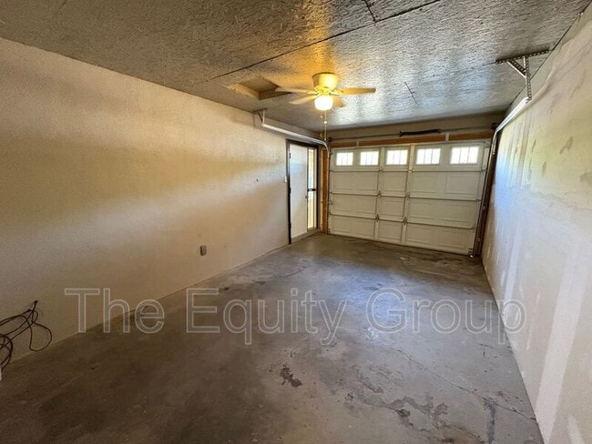 Building Photo - 505 N Lovers Ln