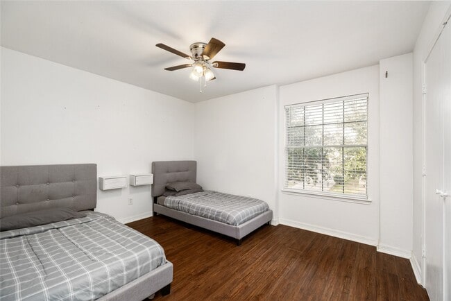 Building Photo - 2042 Mickle Creek Dr