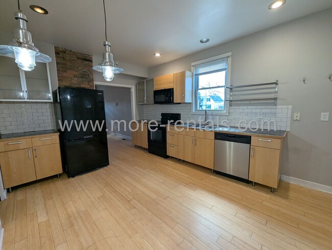 Building Photo - 406-408 E. Frankfort St