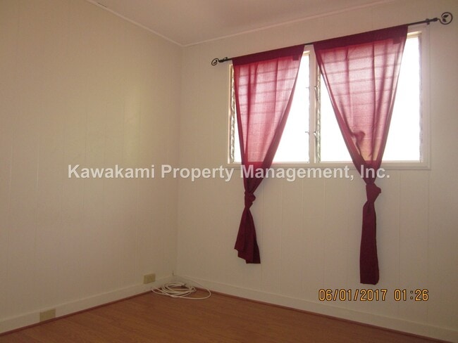 Building Photo - Clean, Conveniently Located, Hidden Gem, Pet OK.