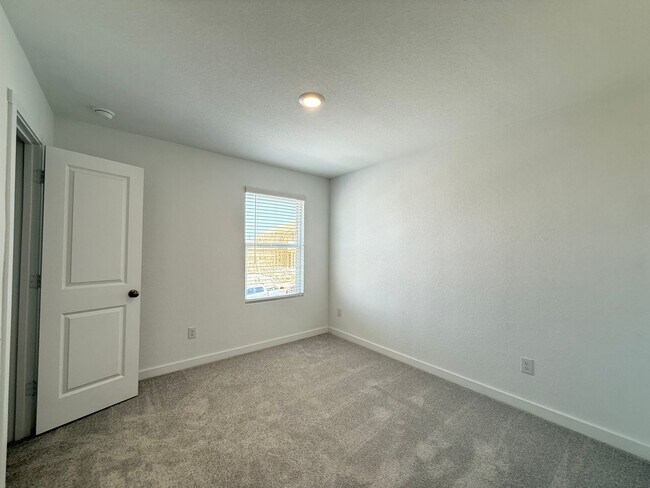 Building Photo - Brand New Lennar Home | 4 Bed | 3.5 Bath |...