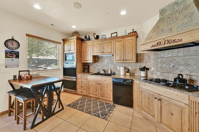 Building Photo - 5176 Fairview Loop