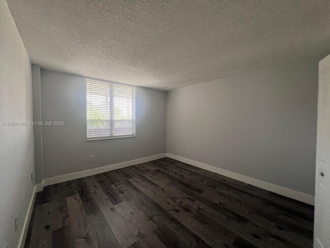 Building Photo - 6861 SW 147th Ave