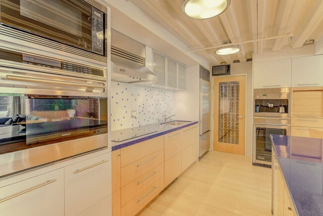 Building Photo - 101 Harrison St