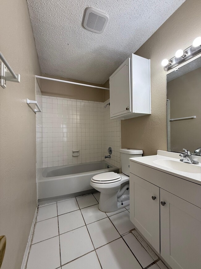 Building Photo - 7724 Winsford Dr