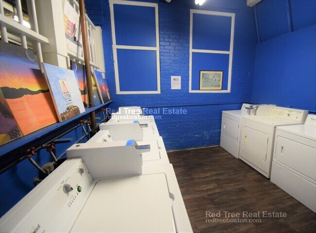 Building Photo - 25 Park Dr