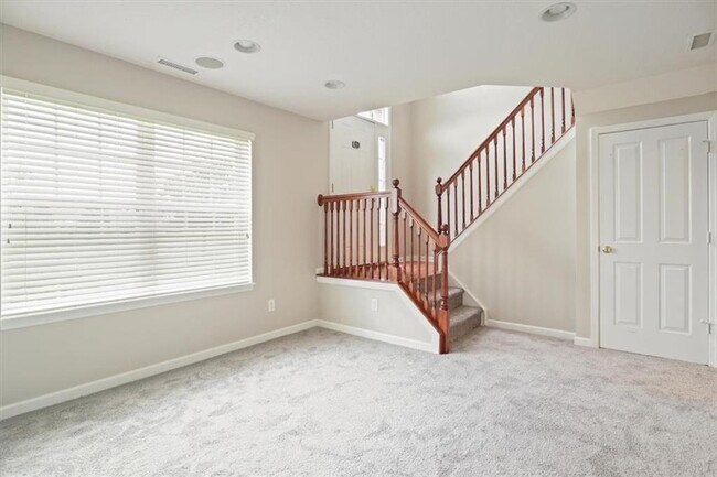 Building Photo - 172 Straughn Ln