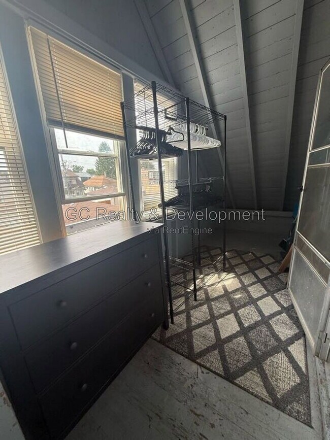 Building Photo - 5709 W Dakin St