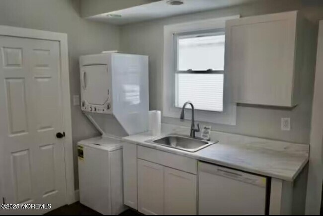 Building Photo - 1608 Summerfield Ave