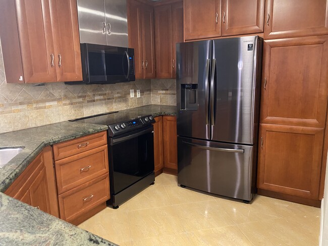 Kitchen w/new SS appliances - 500 Scotia Dr