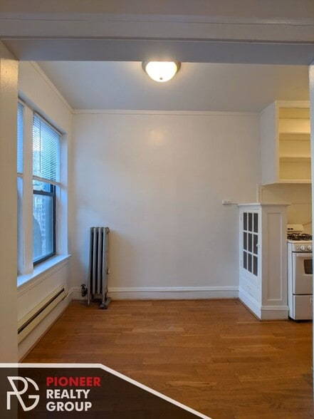 Building Photo - 4631 N Paulina St