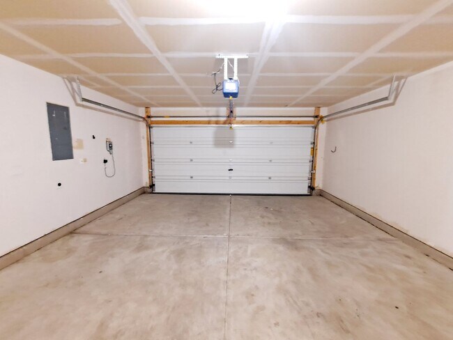 Building Photo - Cute 3 bed, 2 bath home in Huning Ranch