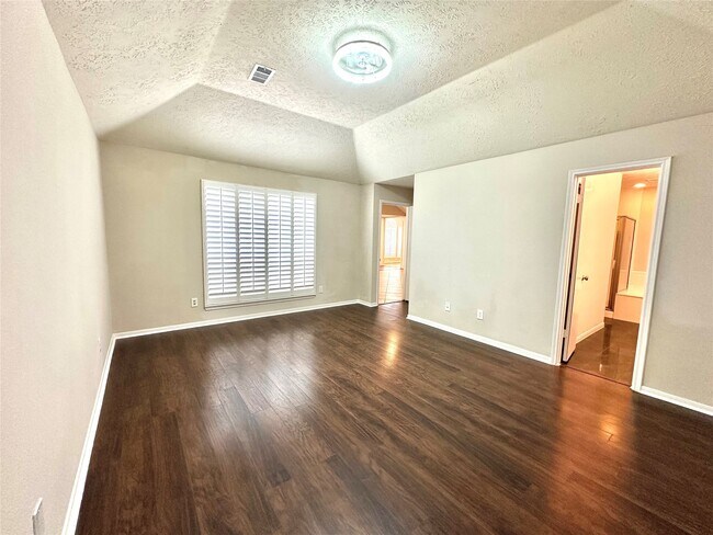 Building Photo - 519 Promenade Blvd