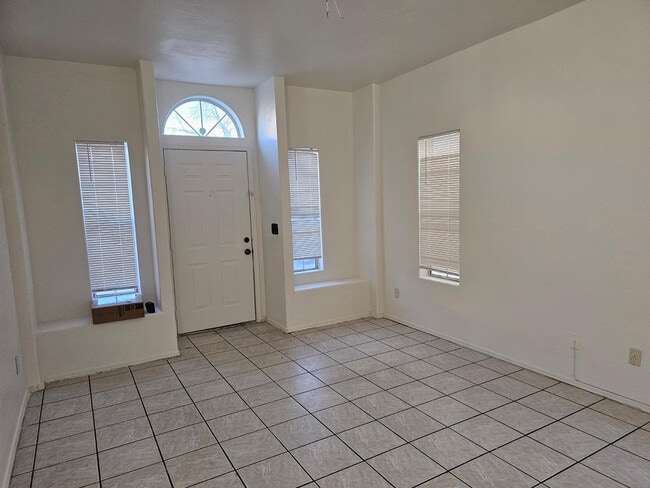 Building Photo - 1026 W Libra Dr