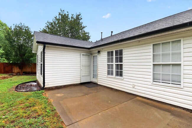 Building Photo - Beautiful ranch-style home near Wesley Chapel