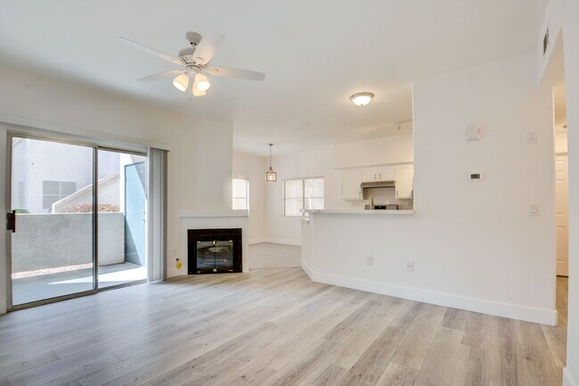 Building Photo - UPGRADED 2 BEDROOM CONDO!